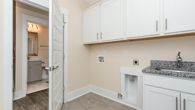 Building Photo - 7129 Spoleto Dr