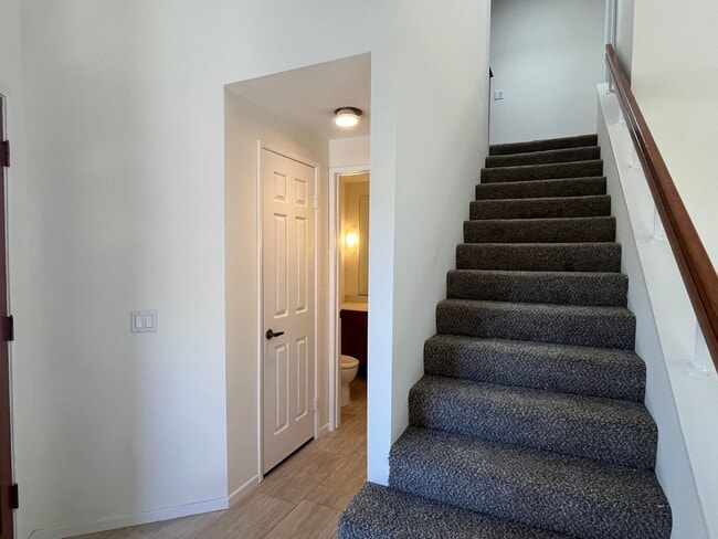 Building Photo - Spacious 3 bedroom, 2.5 bath duplex with private backyard for rent