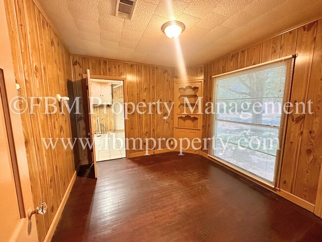 Building Photo - 607 Alexander St