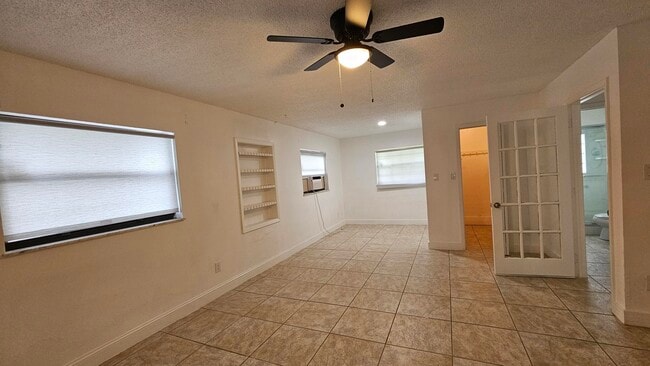 Building Photo - 1150 Bayshore Dr