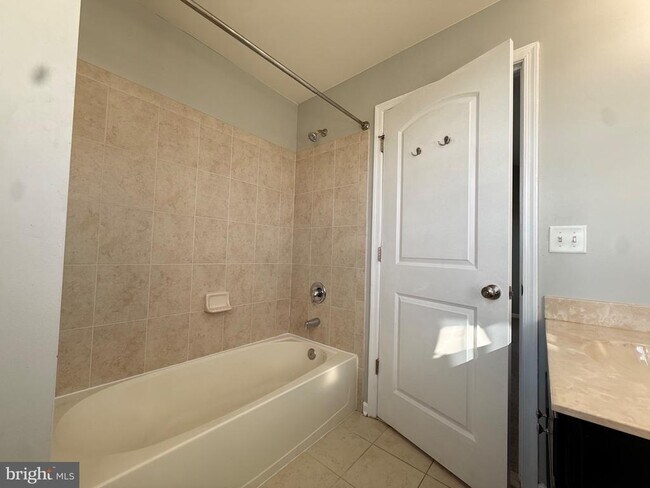 Building Photo - 2 Alfred Ave