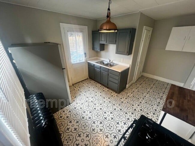 Building Photo - 4237 Vine St