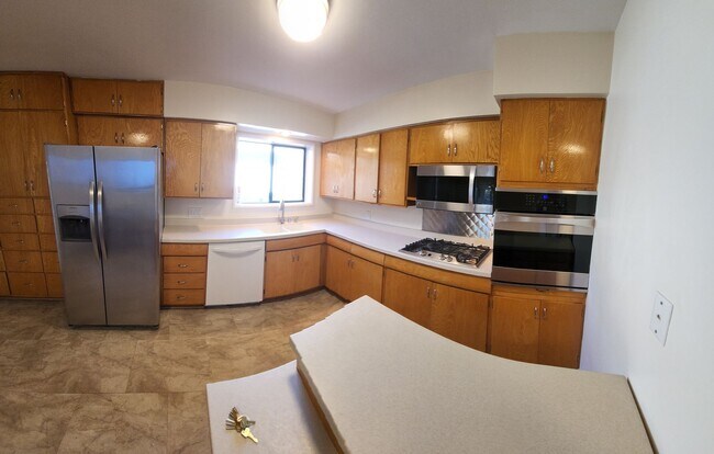 Building Photo - 5 Bedroom 3 bathroom in close proximity to POLY CAMPUS!