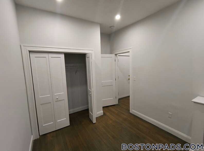 Building Photo - 19 Queensberry St