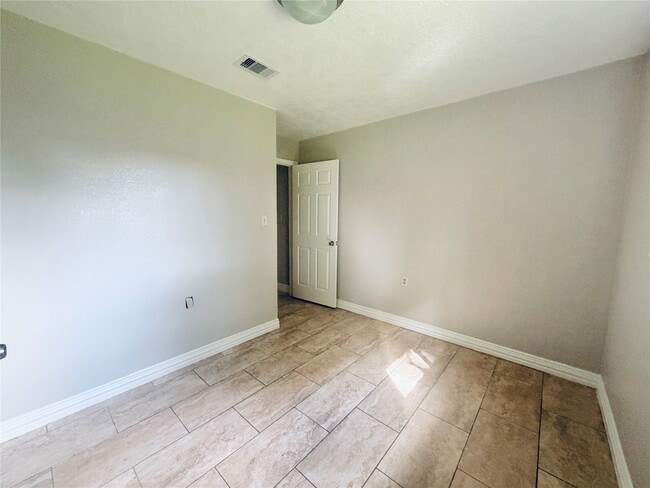 Building Photo - 12211 Wessex Dr