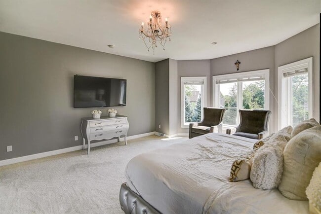 Building Photo - Incredible furnished house on Madison's West Side