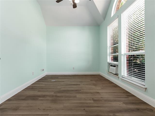 Building Photo - 5601 Glenview Ln