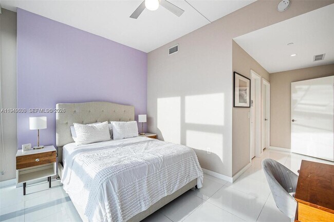 Building Photo - 851 NE 1st Ave