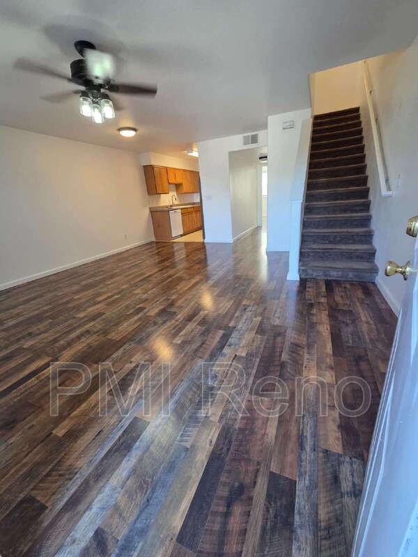 Building Photo - 421 Holcomb Ave