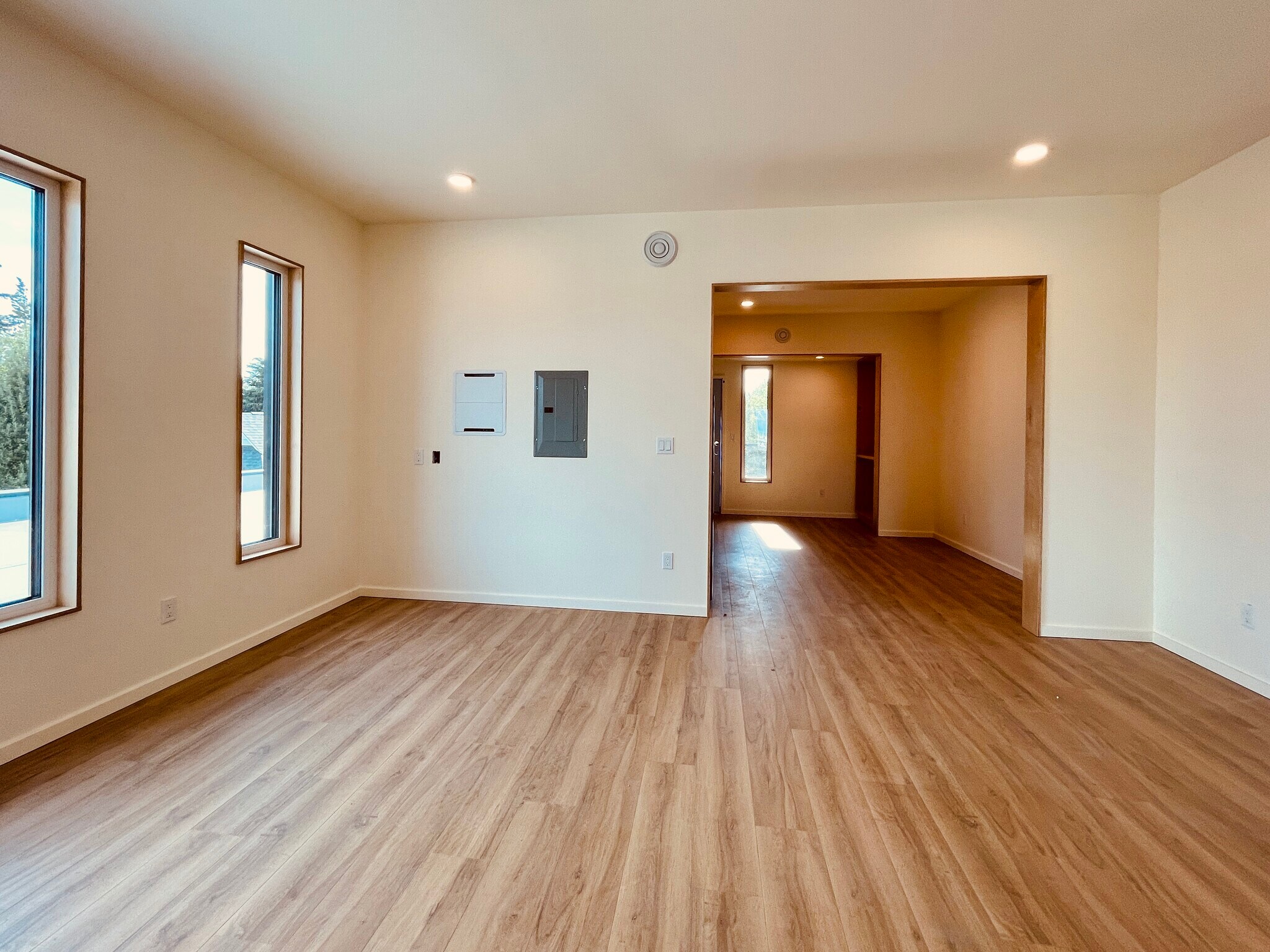 Building Photo - 1614 6th Ave