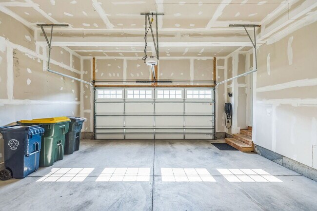 Building Photo - 8327 Legacy Cir E