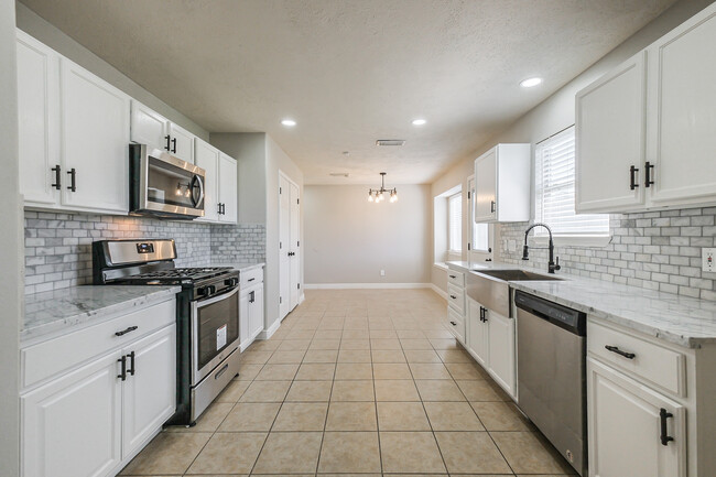 Building Photo - 12402 Greenmesa Dr