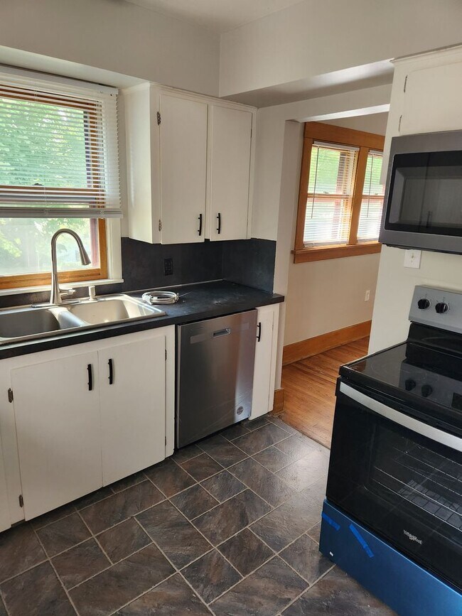 Building Photo - 628 N 47th St