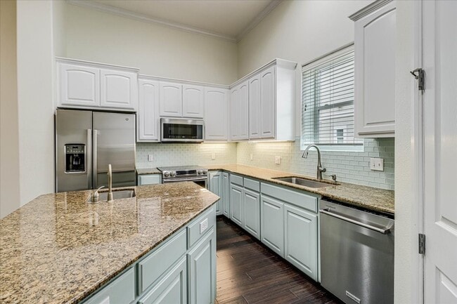 Building Photo - 14910 Leeward Dr