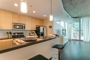 Building Photo - 5925 Almeda Rd