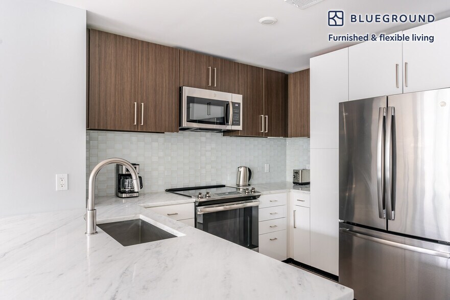 Building Photo - 4850 Rugby Ave