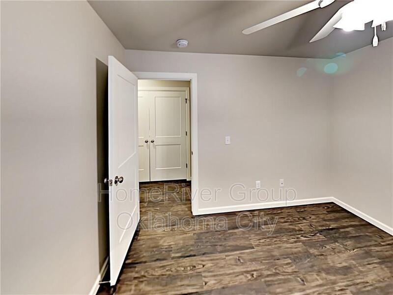Building Photo - 422 Vail Cir