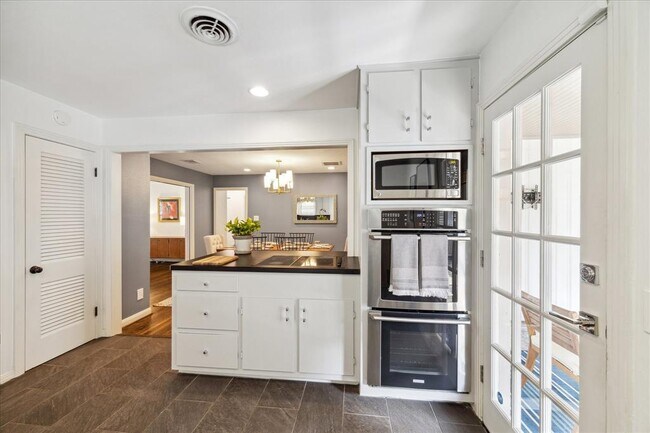 Building Photo - 3423 Norris Dr