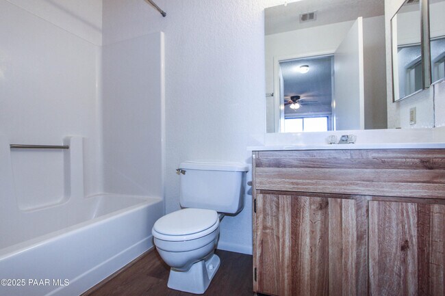 Building Photo - 3069 Cascades Ct