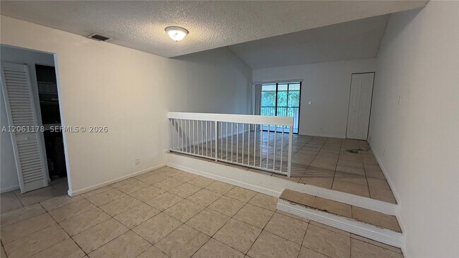 Building Photo - 2550 Riverside Dr