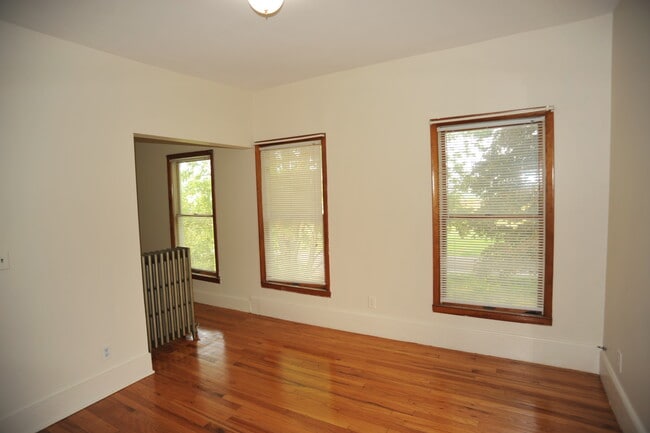 Building Photo - 8071 River Rd