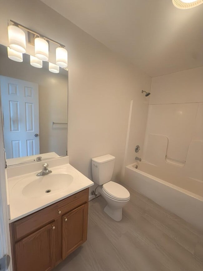 Building Photo - 986 Aztec Dr