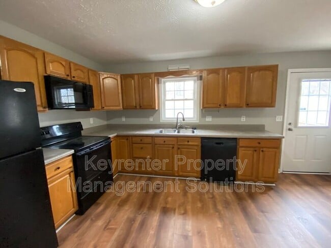 Building Photo - 1050 B St