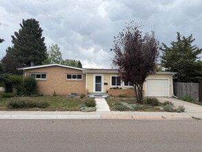 Building Photo - House For Lease