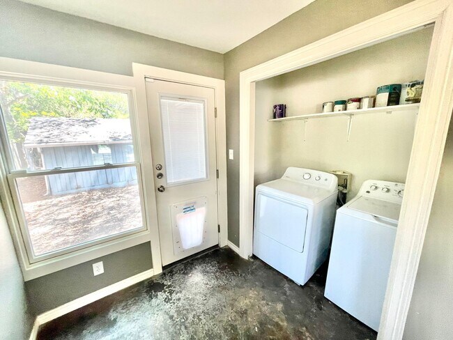 Building Photo - South Central Cottage in Austin