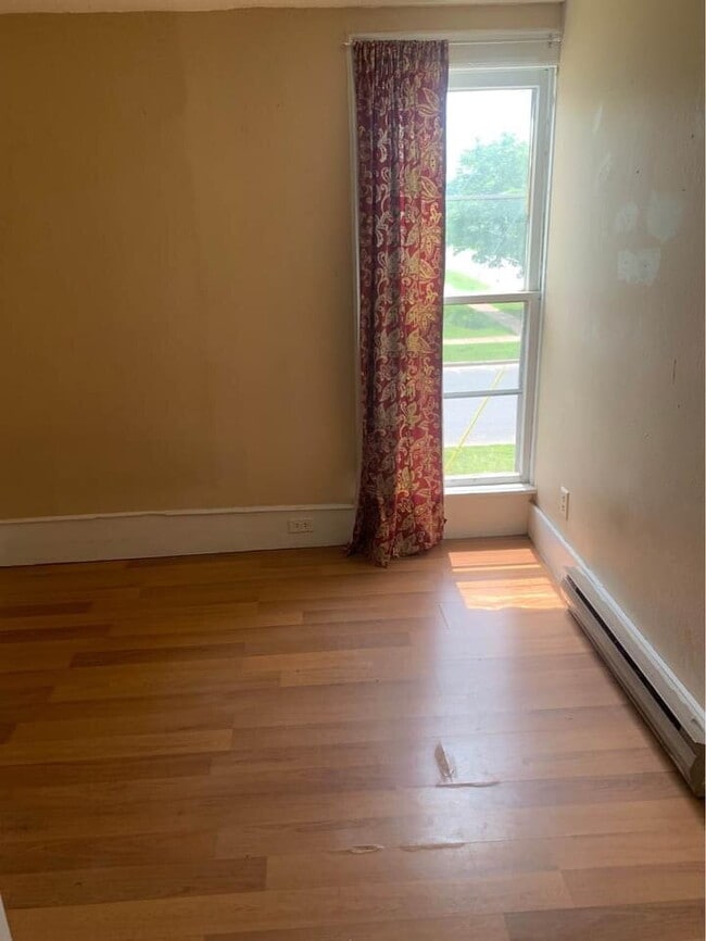 Building Photo - 3 Bedroom Student Rental Near UWEC