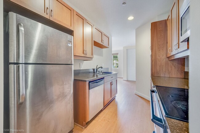 Building Photo - Charming spacious 1 bed 1 bath unit in the...