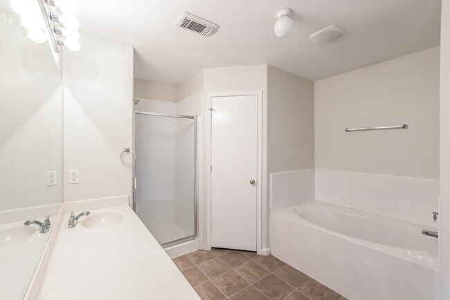 Building Photo - 12226 Scarlet River Dr