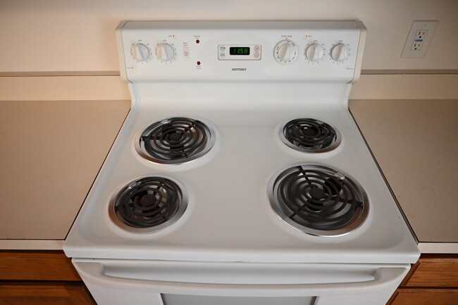 stove - 15 Salem Pl