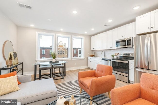 Building Photo - 2825 W Girard Ave