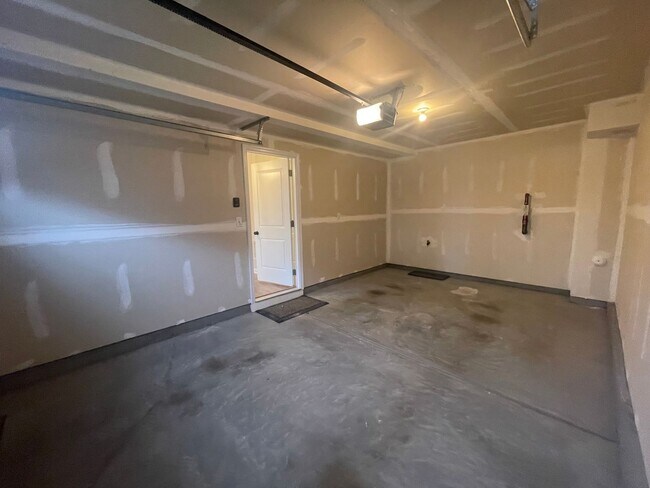 Building Photo - Beautiful home in Clearfield Oaks