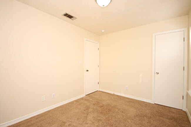 Building Photo - Spacious 3BR/2BA Home in West Pensacola – ...