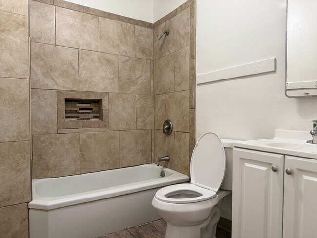 Building Photo - 860w22nd