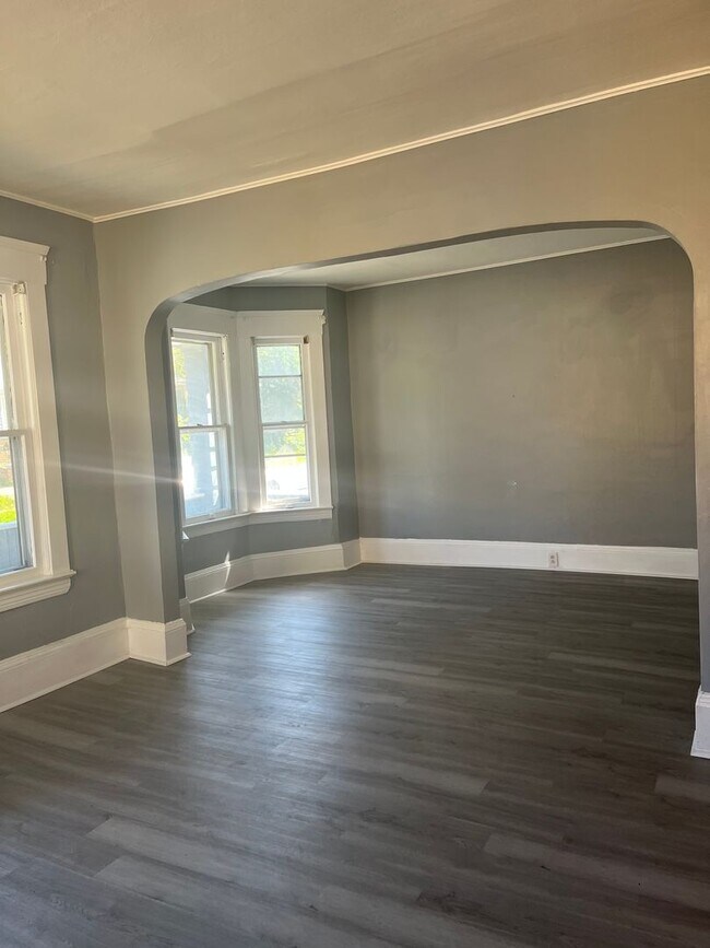 Building Photo - Section 8 Accepted! Cozy 3-Bedroom Home!