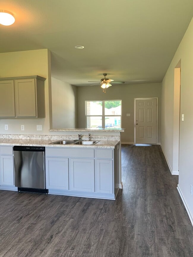 Building Photo - New 3bed/2bath Home in Brody Reed Subdivision