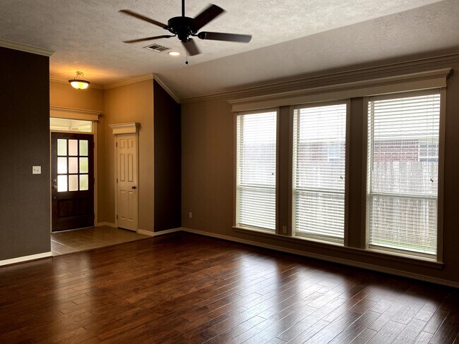 Building Photo - 8422 Alison Ave