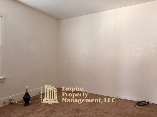 Building Photo - 537 NE Winchester St