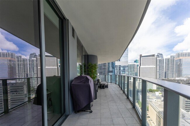 Building Photo - 1000 Brickell Plaza