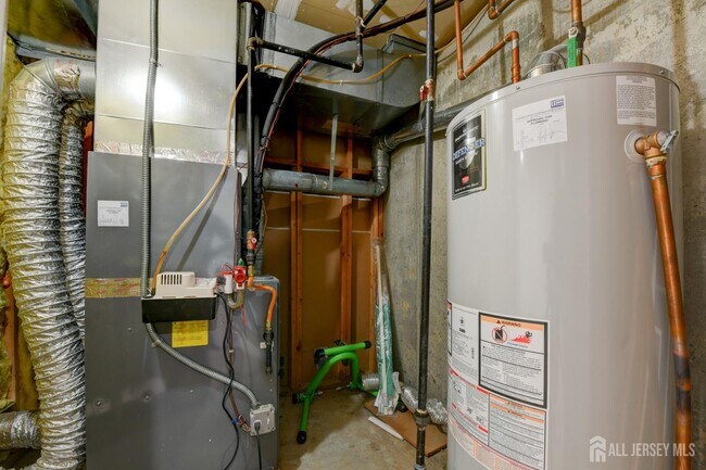 Building Photo - 609 Blossom Cir