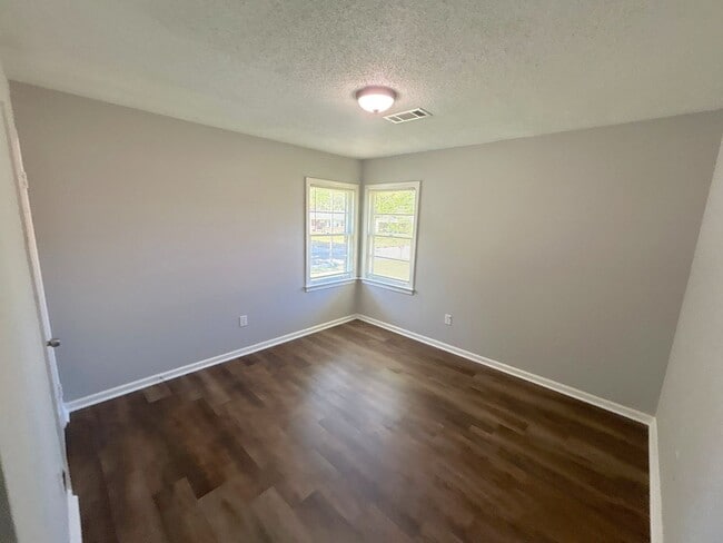 Building Photo - 3430 Shiloh Dr