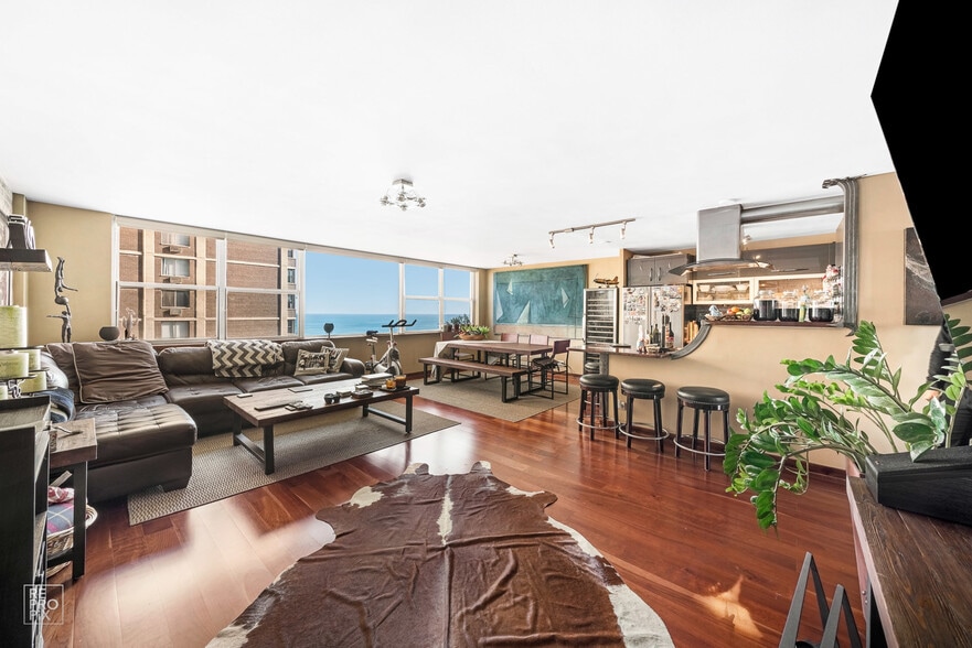 Primary Photo - 6301 N Sheridan Rd