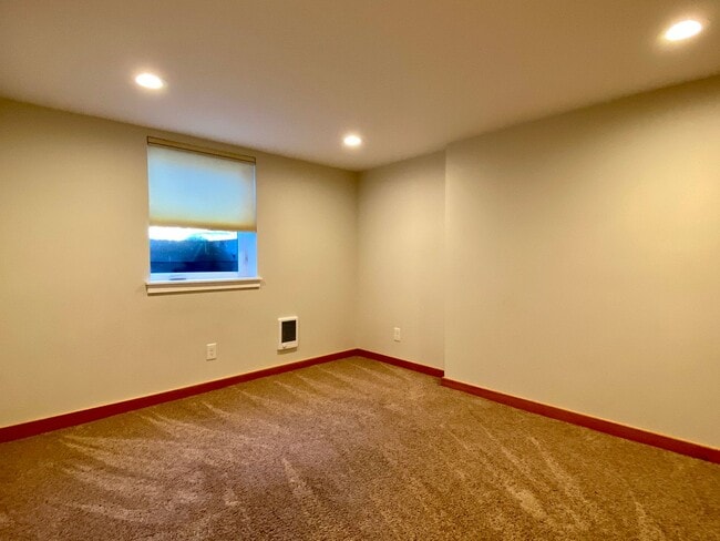 Building Photo - Gorgeous, remodeled 1925 Bungalow 4 bed 2 bath home