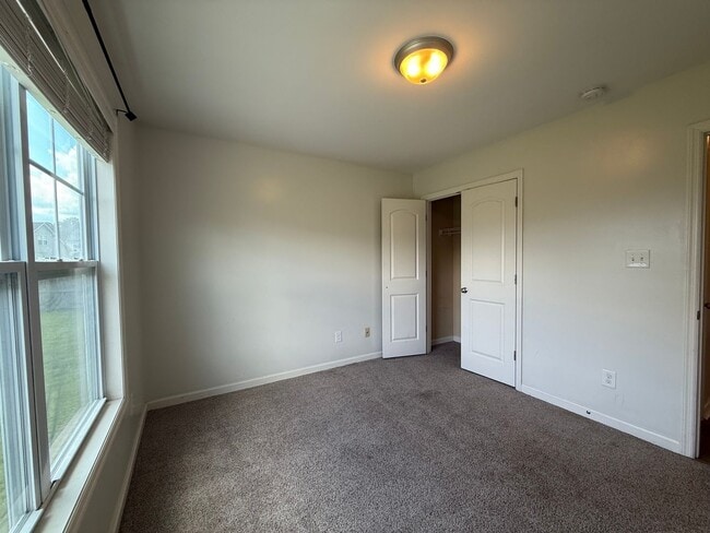 Building Photo - Absolutely Adorable!