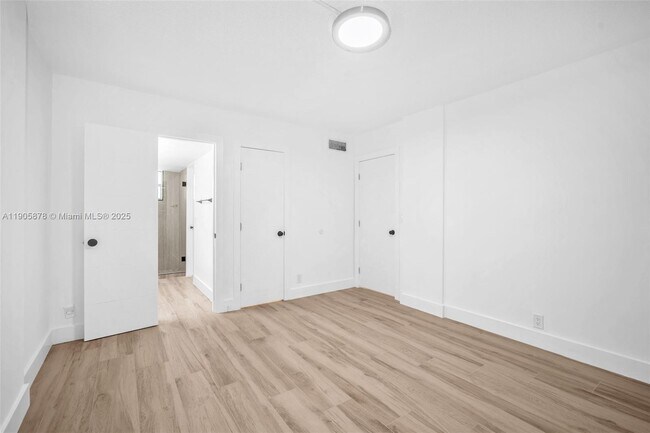 Building Photo - 1333 E Hallandale Beach Blvd