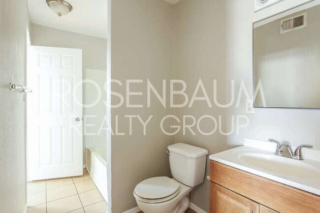 Building Photo - 2747 E Chipman Rd