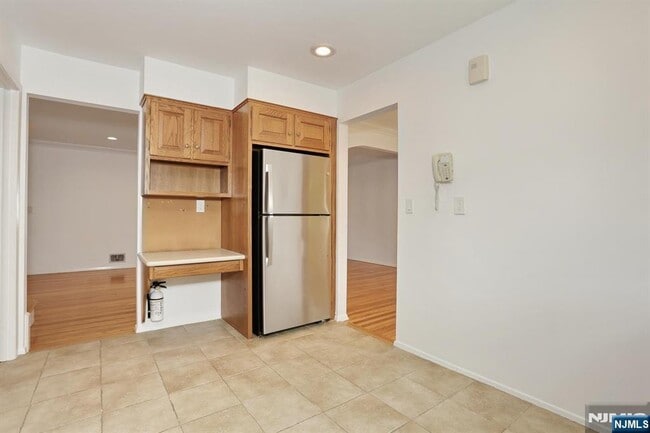 Building Photo - 253 Jeffer St